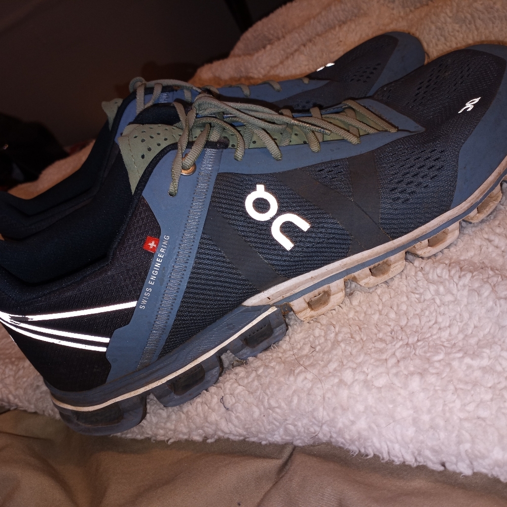 On Cloud Mens Shoes
